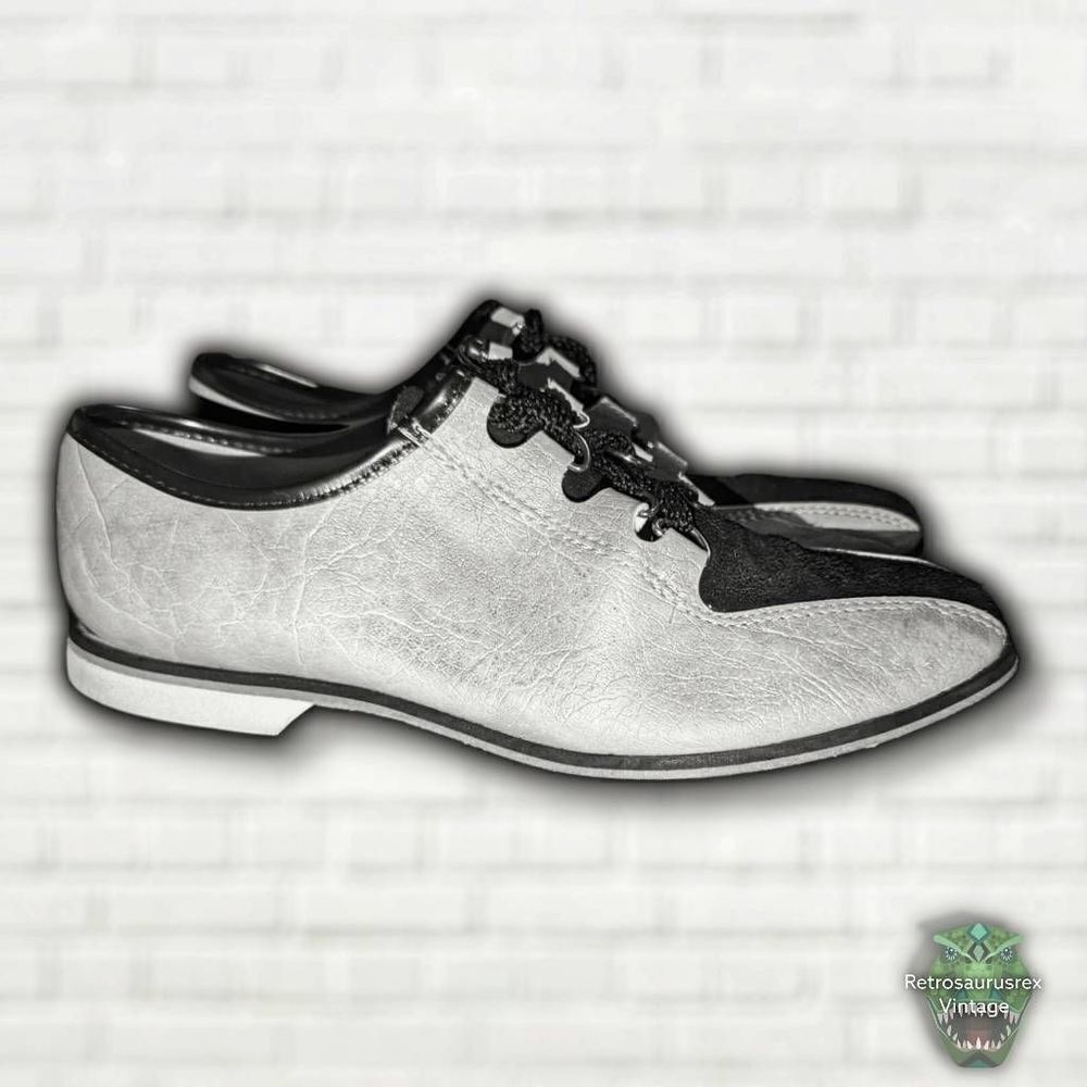 VINTAGE 1970's Retro Twee Two Tone Naugahyde Bowling Shoes, Size 6